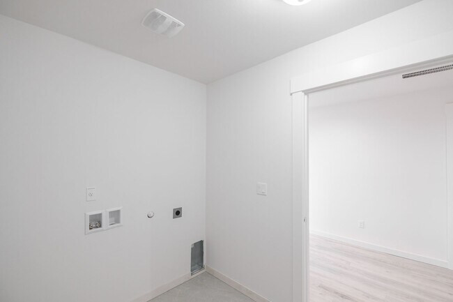 Building Photo - 2443 Roll Tide Ct