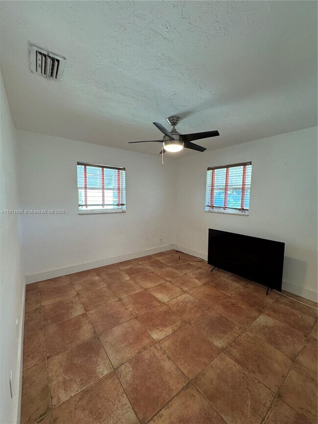 Building Photo - 3110 N 58th Ave