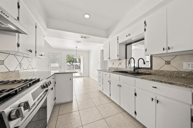 Building Photo - 1813 Parker Ln