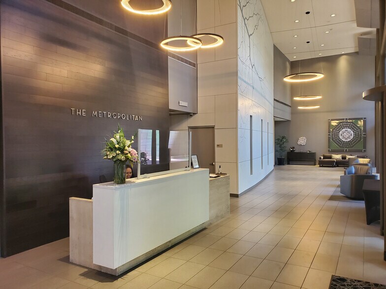 welcoming lobby with 24-hr concierge - 1200 Main St