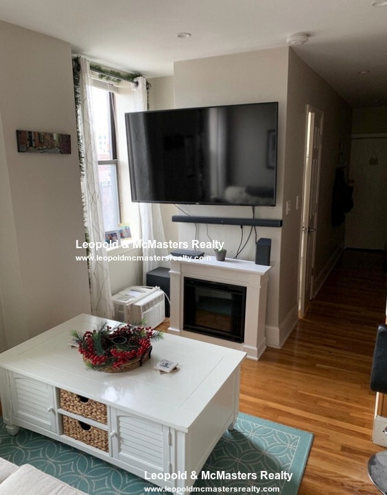 Building Photo - 46 Joy St