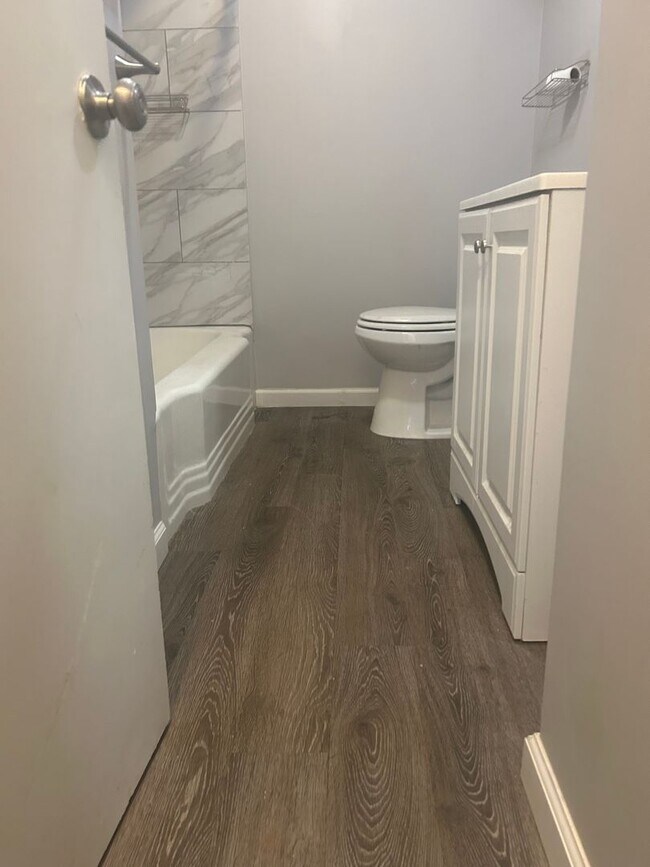 Building Photo - 3 bedroom, 3 bath single family home in So...