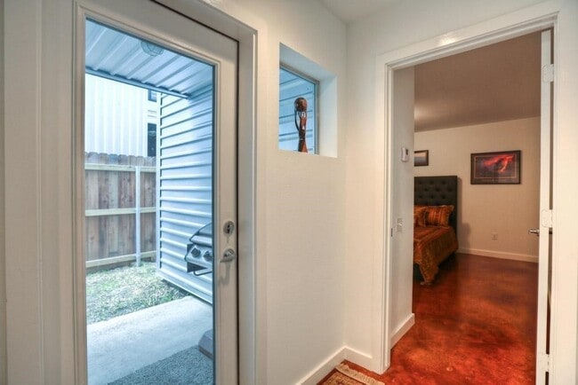 Building Photo - 317 Sydnor St