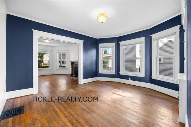 Building Photo - 15-17-17 Roosevelt St