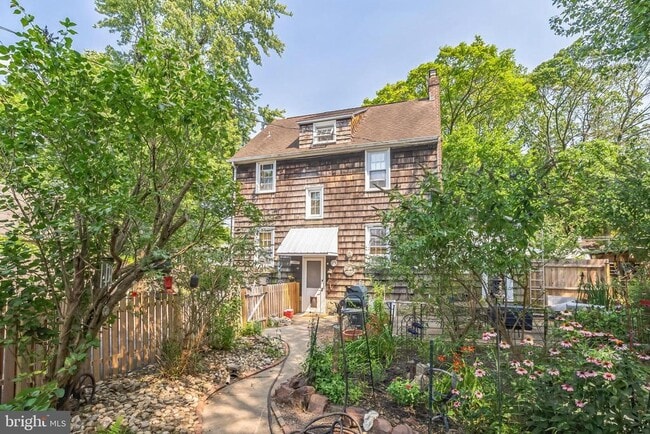 Building Photo - 808 Monroe Ave