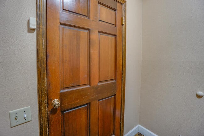 Building Photo - FOUR BEDROOM SPLIT LEVEL IN SALMON CREEK