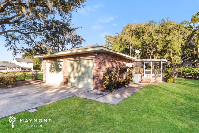 Building Photo - 15824 Fairview Point