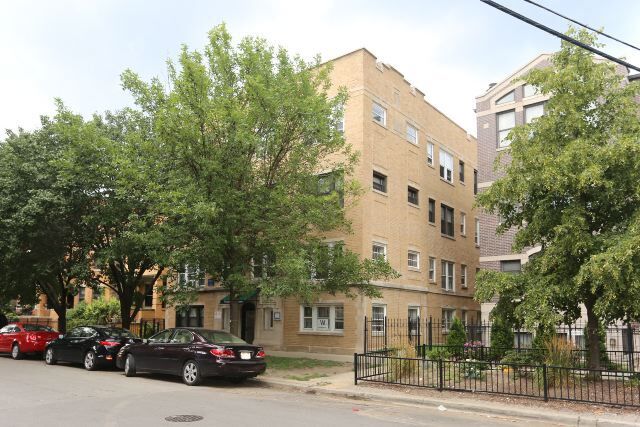 Primary Photo - 821 W Waveland Ave