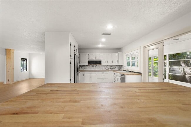 Building Photo - 8725 Erie Ln