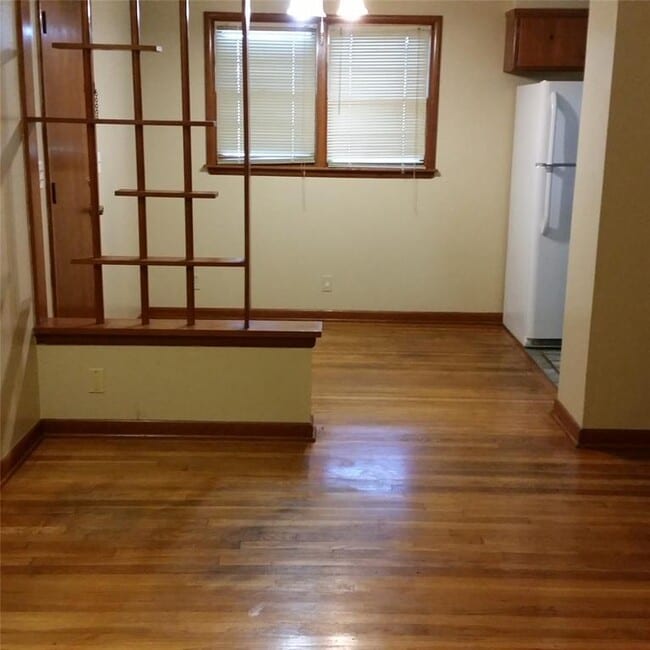 Building Photo - 511 Fleetwood Dr