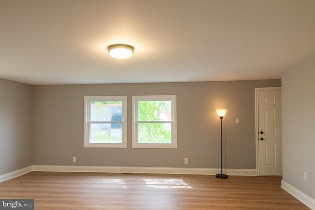 Building Photo - 87 Becks Ln