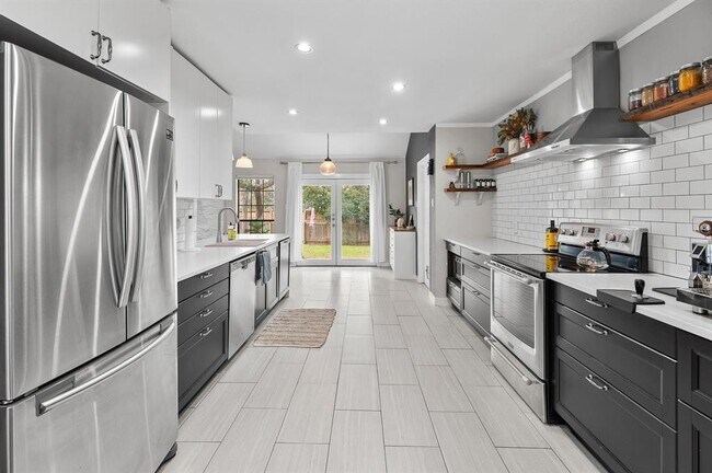 Building Photo - 11006 Yucca Dr