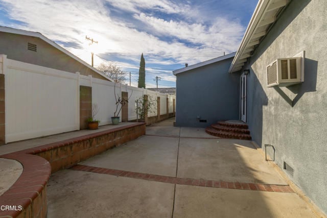 Building Photo - 1720 E Linfield St