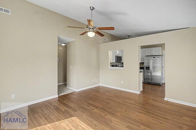 Building Photo - 1384 Forest Lake Dr