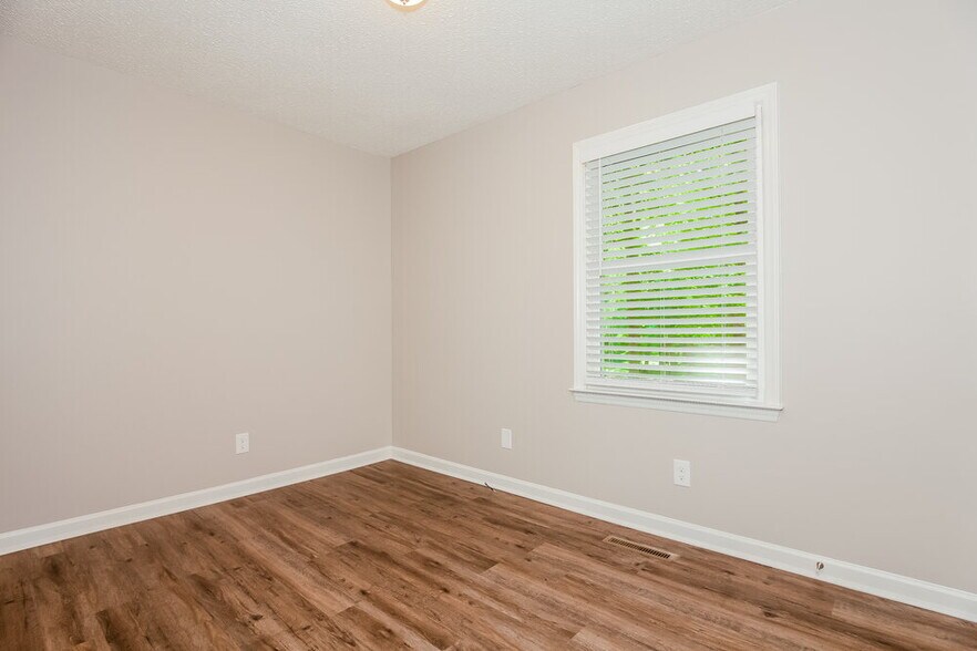 Building Photo - 431 Hillcrest Dr
