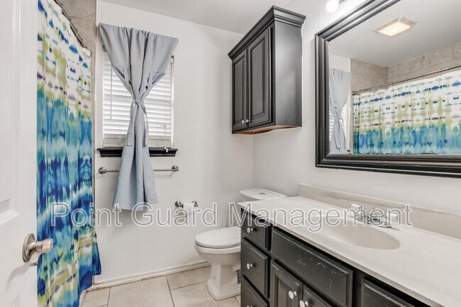 Building Photo - 10517 Queensbury Dr