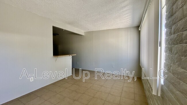 Building Photo - 1838 S Rosemont Ave