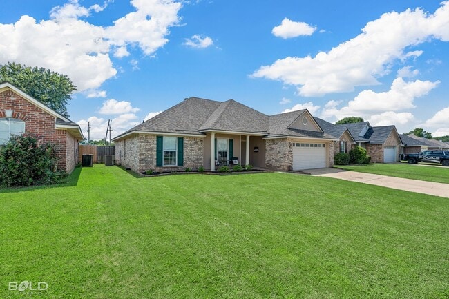 Building Photo - Check Out this 4 bed 2 bath