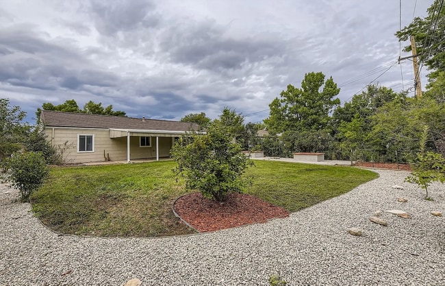 Building Photo - 3040 S Forest St