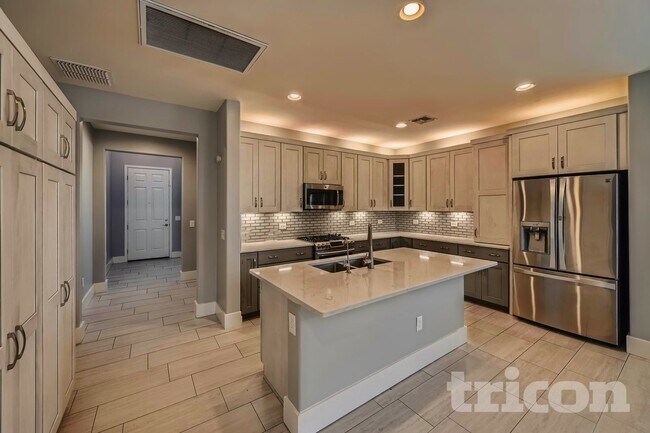 Building Photo - 678 S Desert Haven Rd