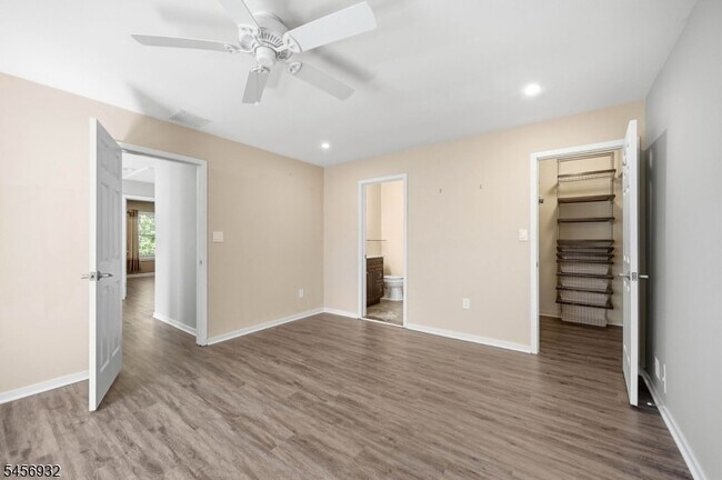 Building Photo - 81 Village Cir