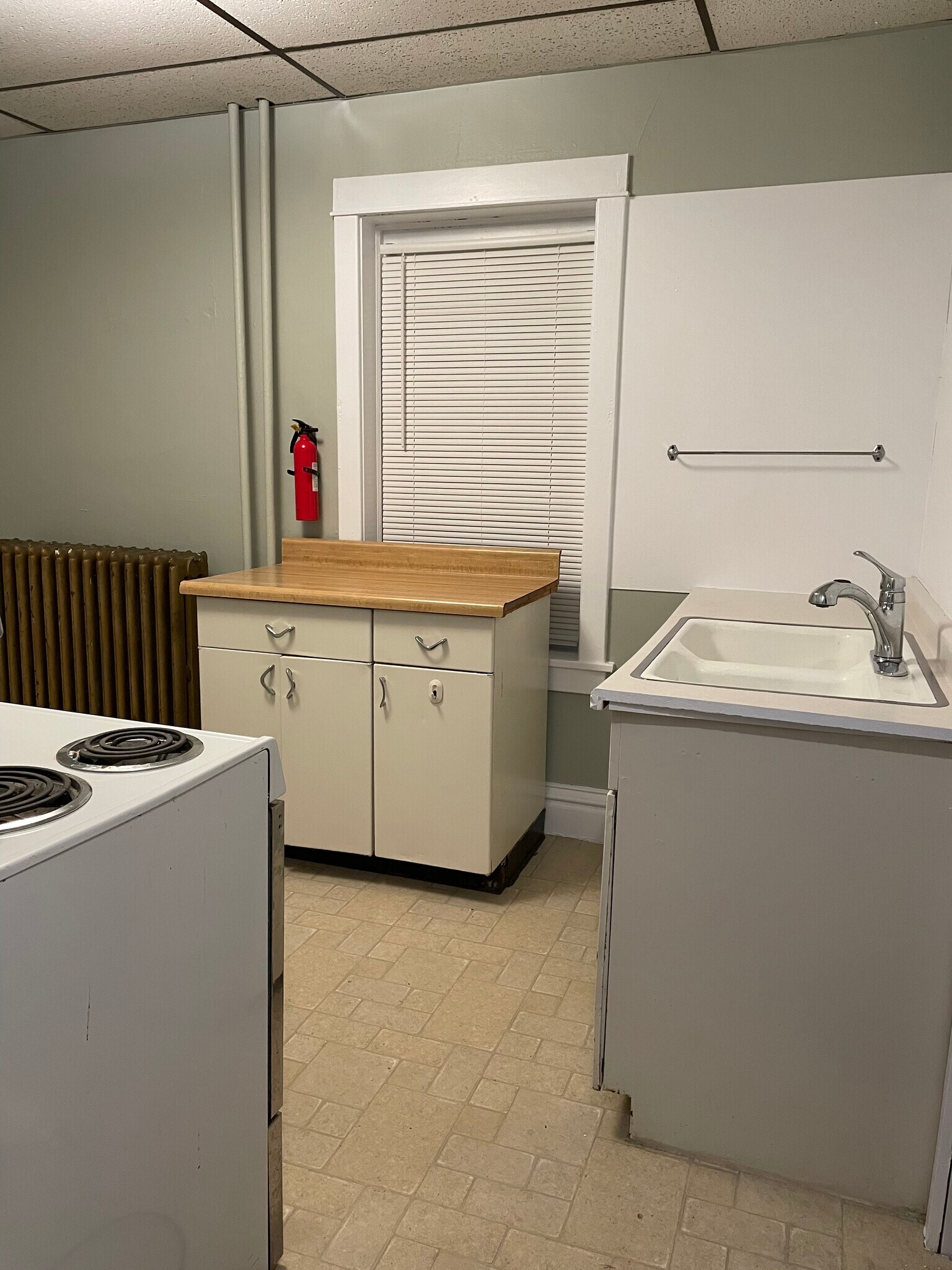 Building Photo - 432 E 7th St