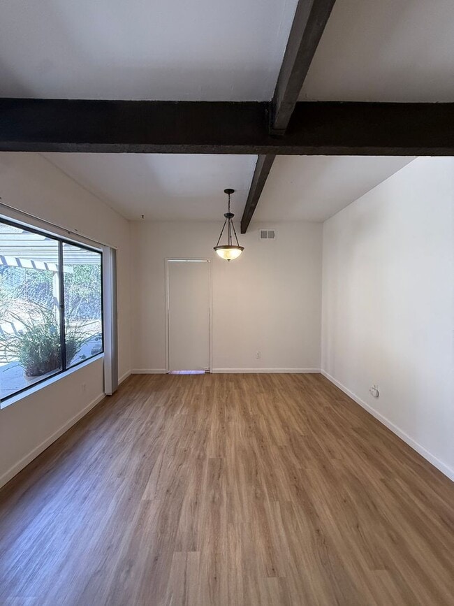 Building Photo - Located in Bauer Estates Near The Country ...