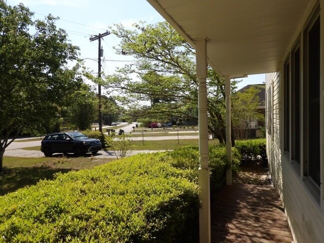 Building Photo - 917 9th Ave S