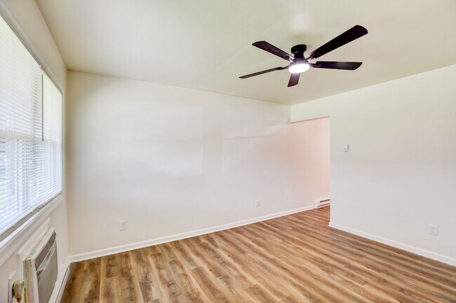 Building Photo - 1306 Linden Ave