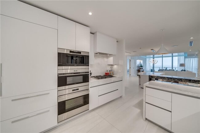 Building Photo - 2200 N Ocean Blvd