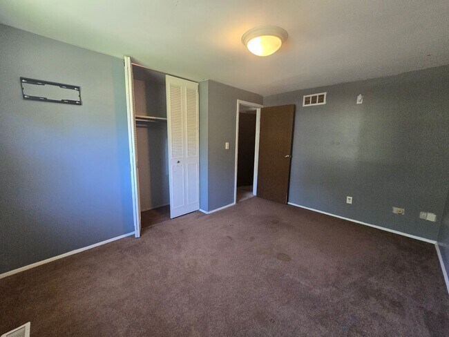 Building Photo - 104 Ridgeview Dr