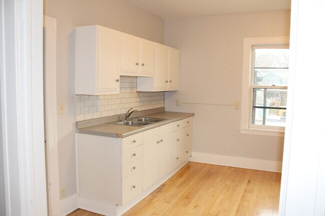 Building Photo - 1696 Grand Ave