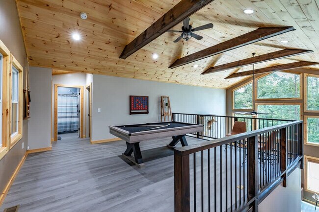 Building Photo - 43 Medina Ct