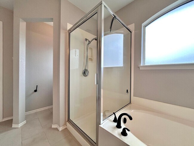 Building Photo - Move-In Ready 3/BR 2/BA Home Featuring Fireplace, Garage & Private Yard