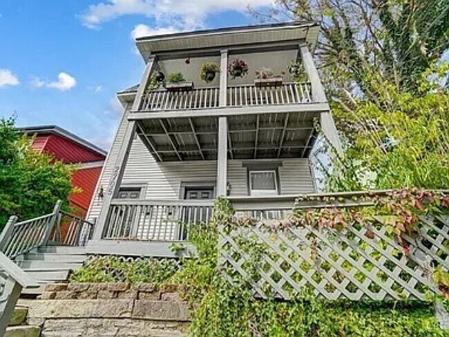 Building Photo - 2705 Hackberry St