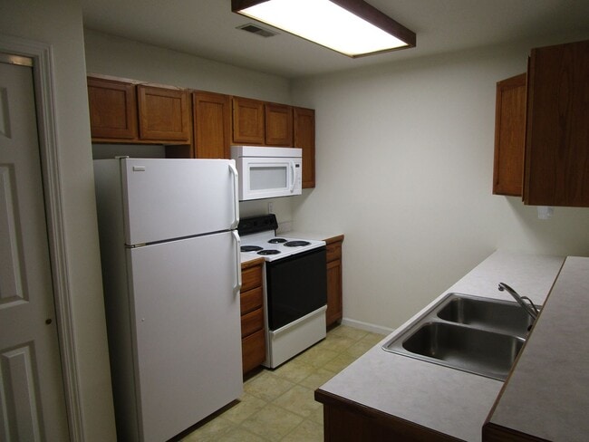 Building Photo - 5000-5002 Carrie Ridge Dr.