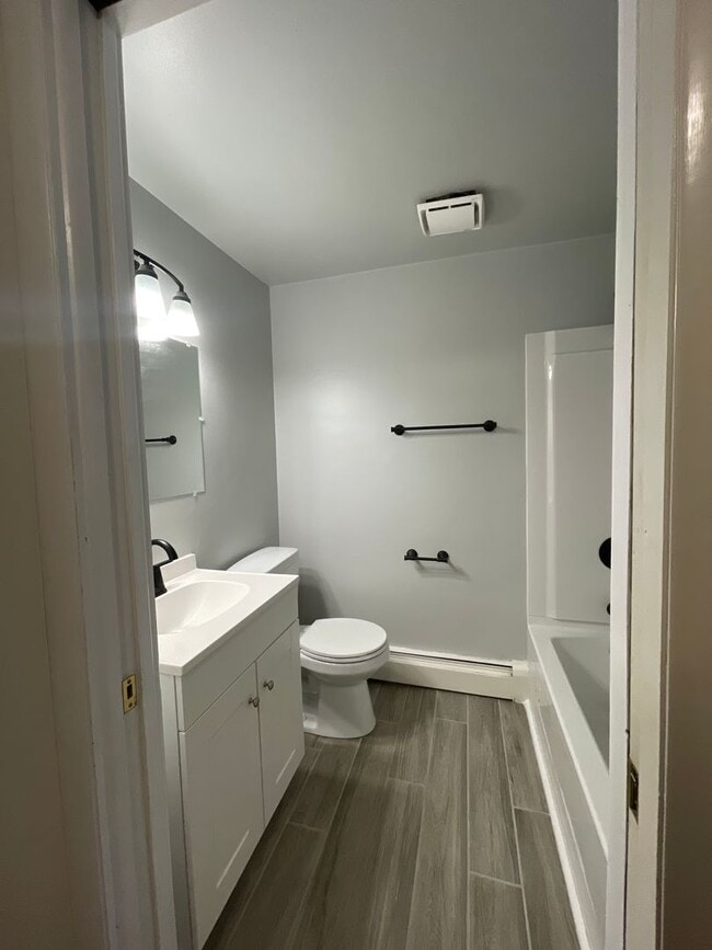 Building Photo - Duplex 3 bedroom apartment in Spring Garde...
