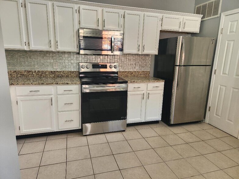 Building Photo - 3708 Magenta Ln