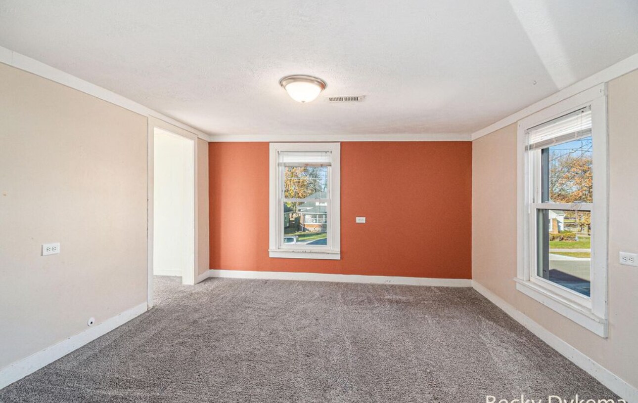 Building Photo - 778 Eleanor St NE