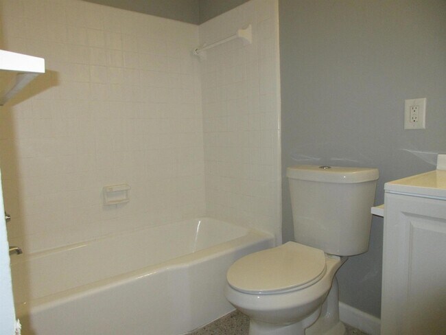 Building Photo - 1118 N H St