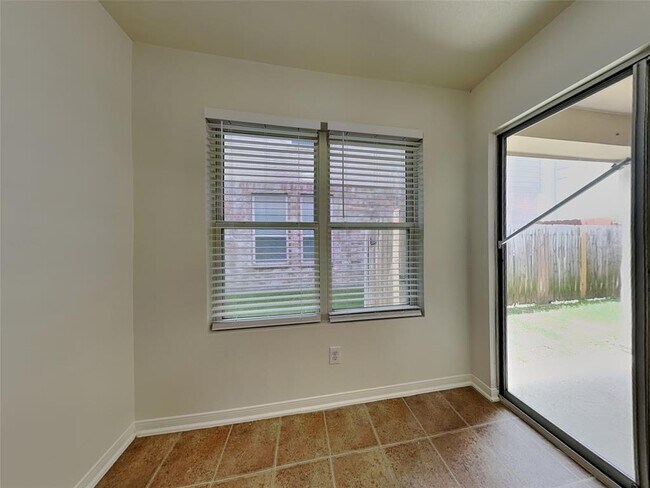 Building Photo - 2407 Aspen Dale Dr