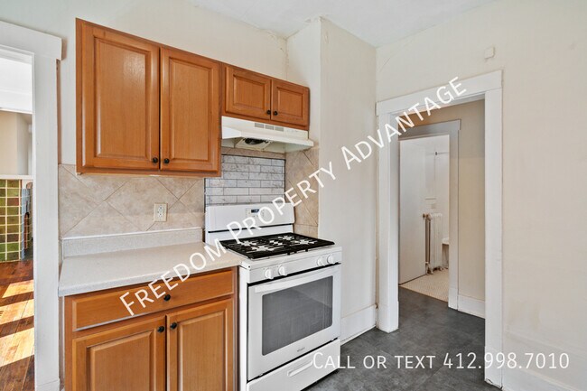 Building Photo - 2451 Wedgemere St