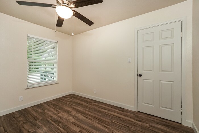 Building Photo - 931 W Hutchins Pl