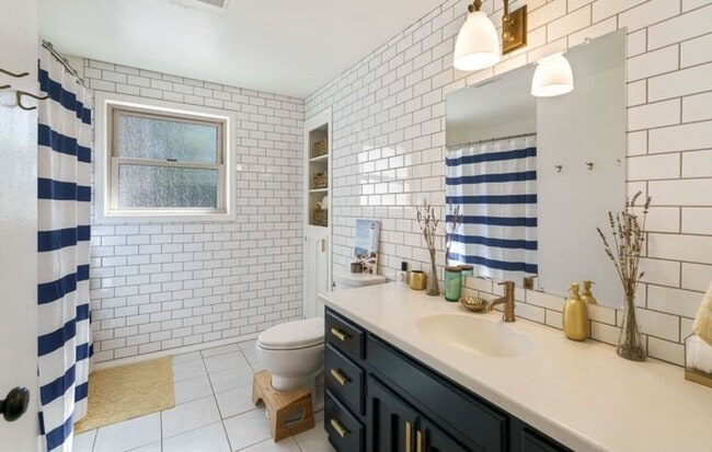 Building Photo - Available August 1st for You!  Beautiful P...
