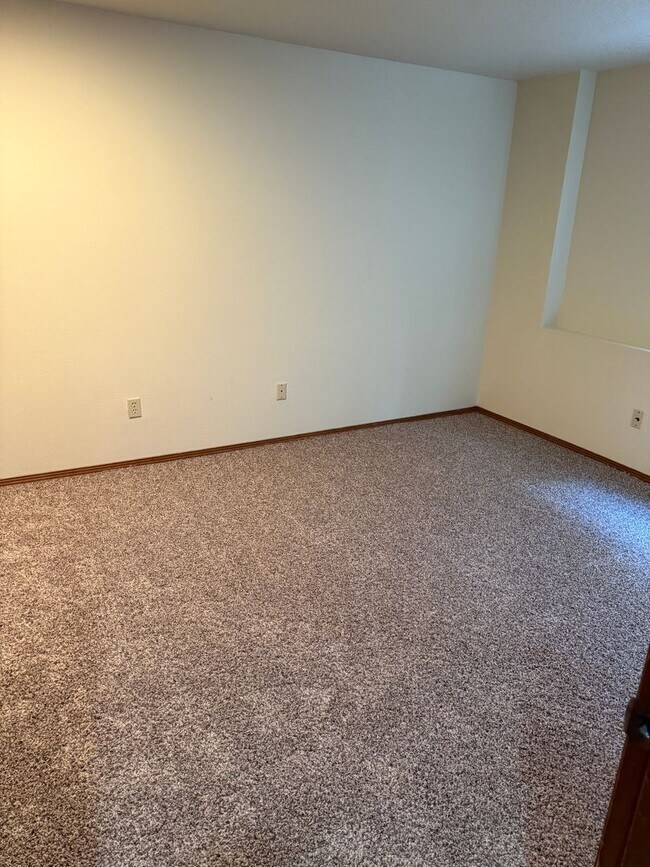 Building Photo - SW Karla Ct.