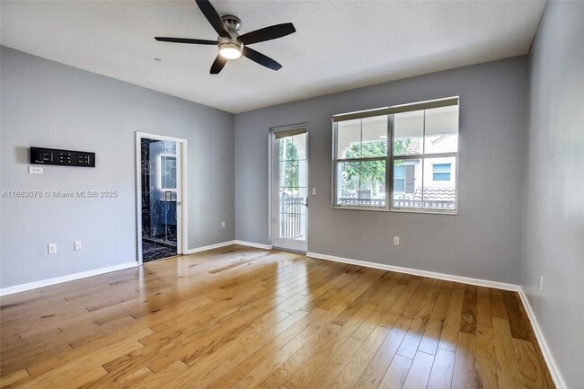 Building Photo - 2938 St Thomas Dr