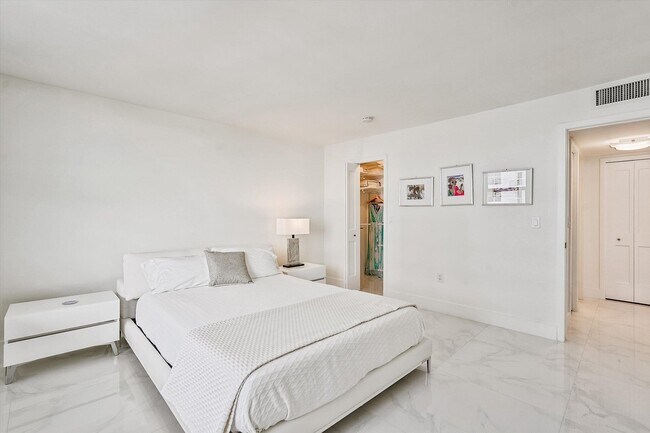 Building Photo - 3460 S Ocean Blvd