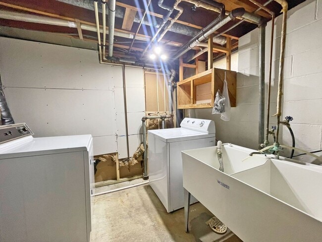 Building Photo - 1064 Hackmann Cir NE