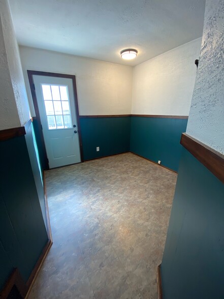 Building Photo - 8956 W Delaware Pky