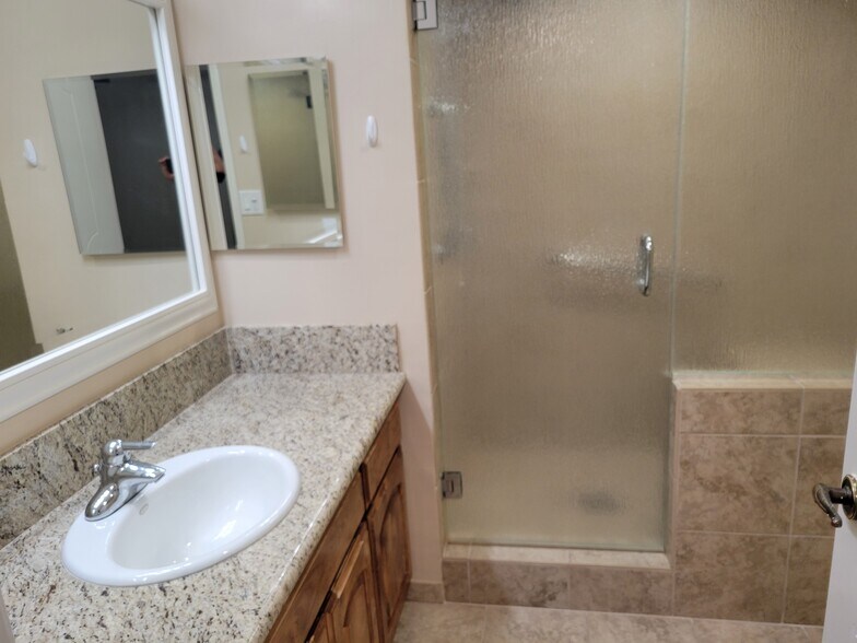 Building Photo - 10651 Baton Rouge Pl